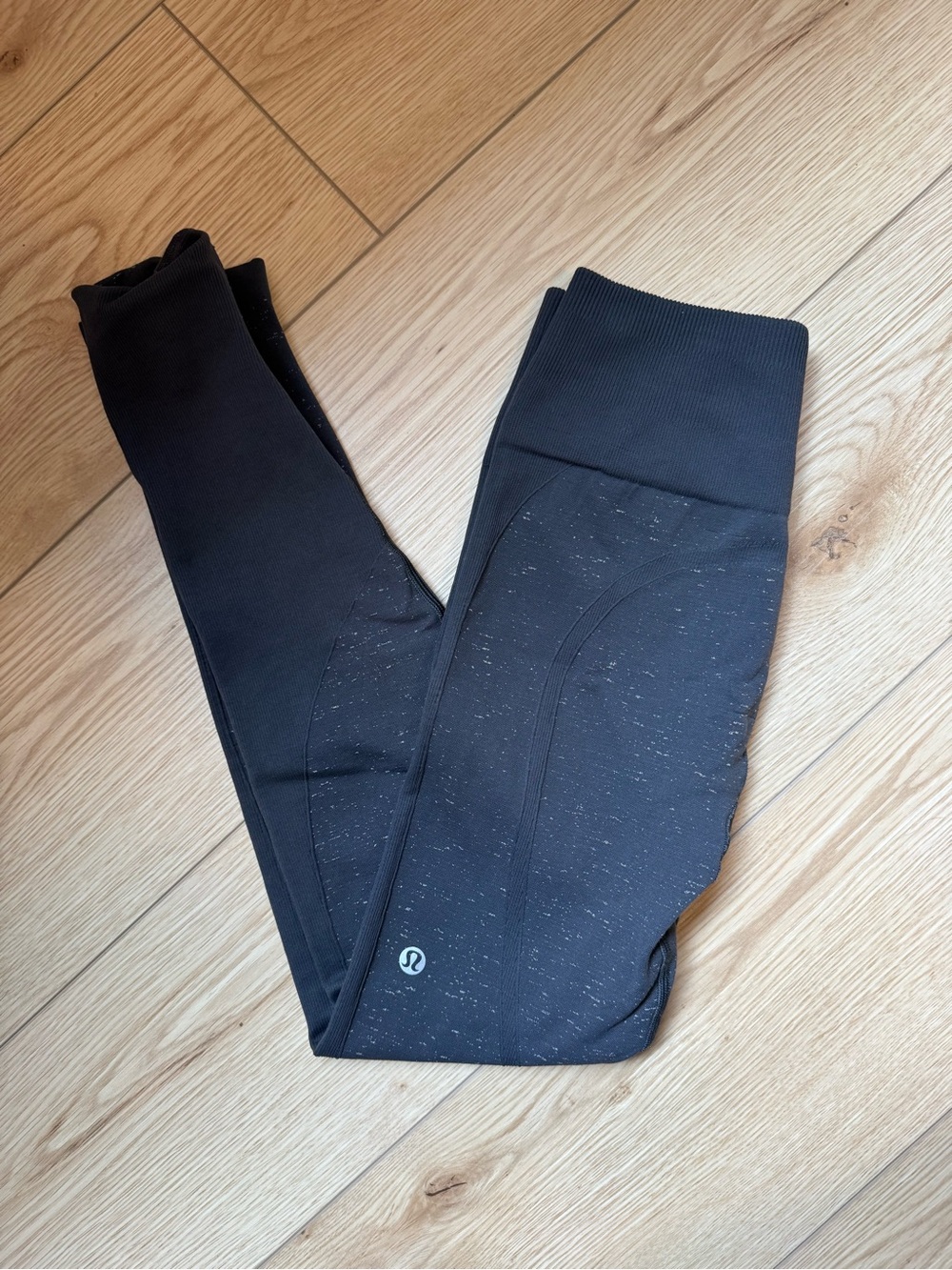 lululemon charcoal grey black leggings size 4